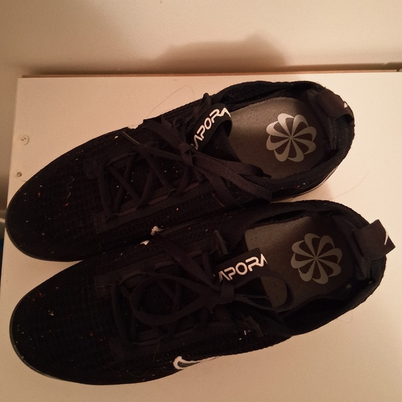 Nike Vapormax - Picture 2 of 12